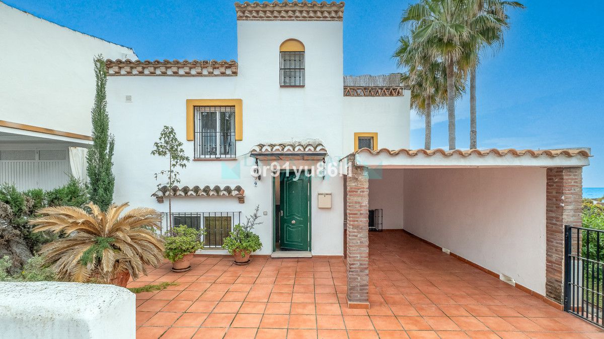 Town House for sale in Costabella, Marbella East
