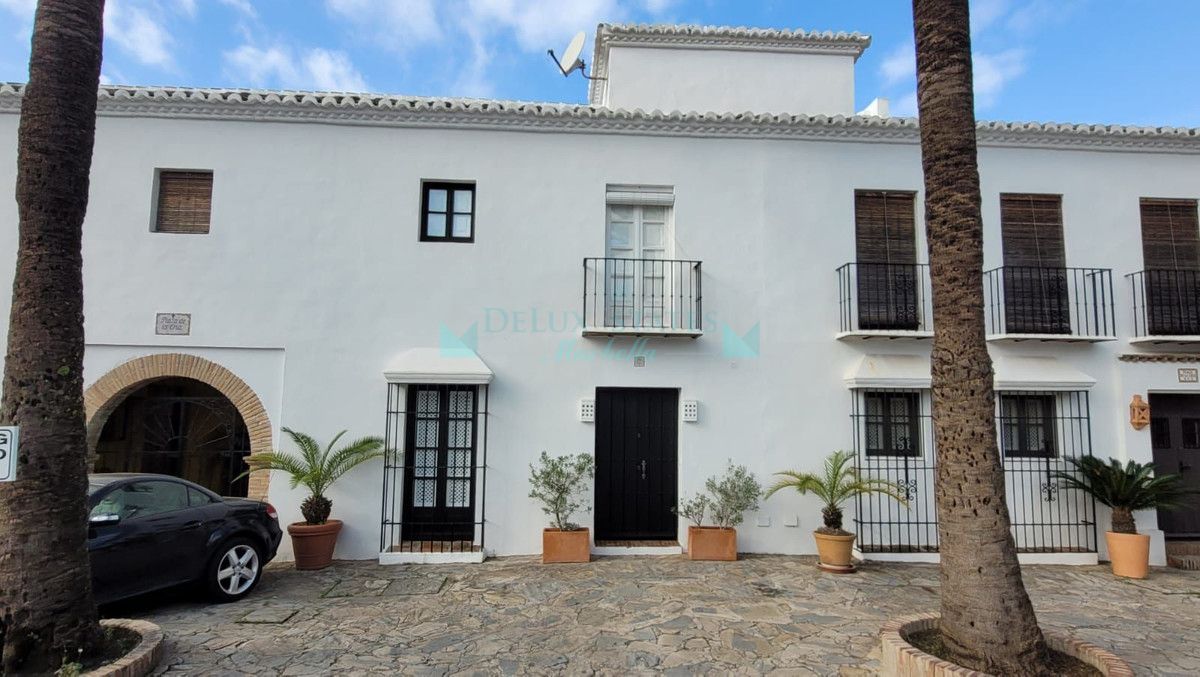 Town House for sale in Marbella Golden Mile