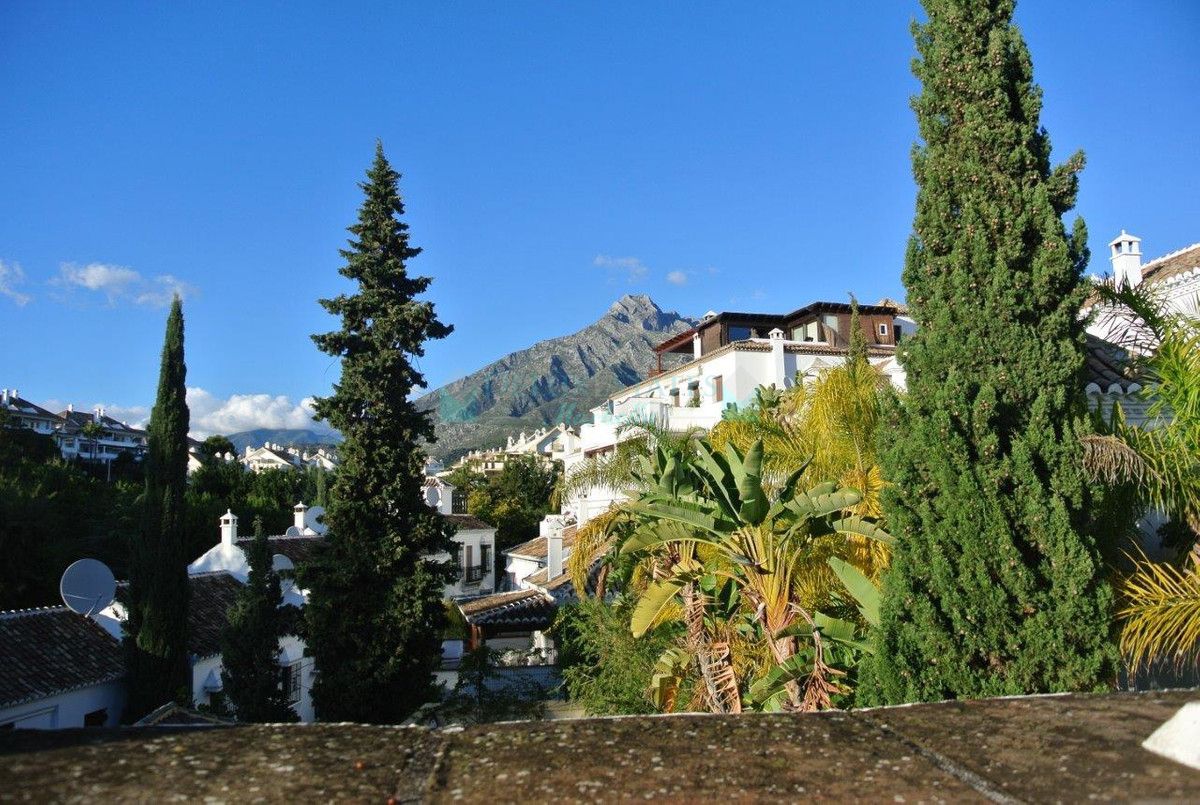 Town House for sale in Marbella Golden Mile