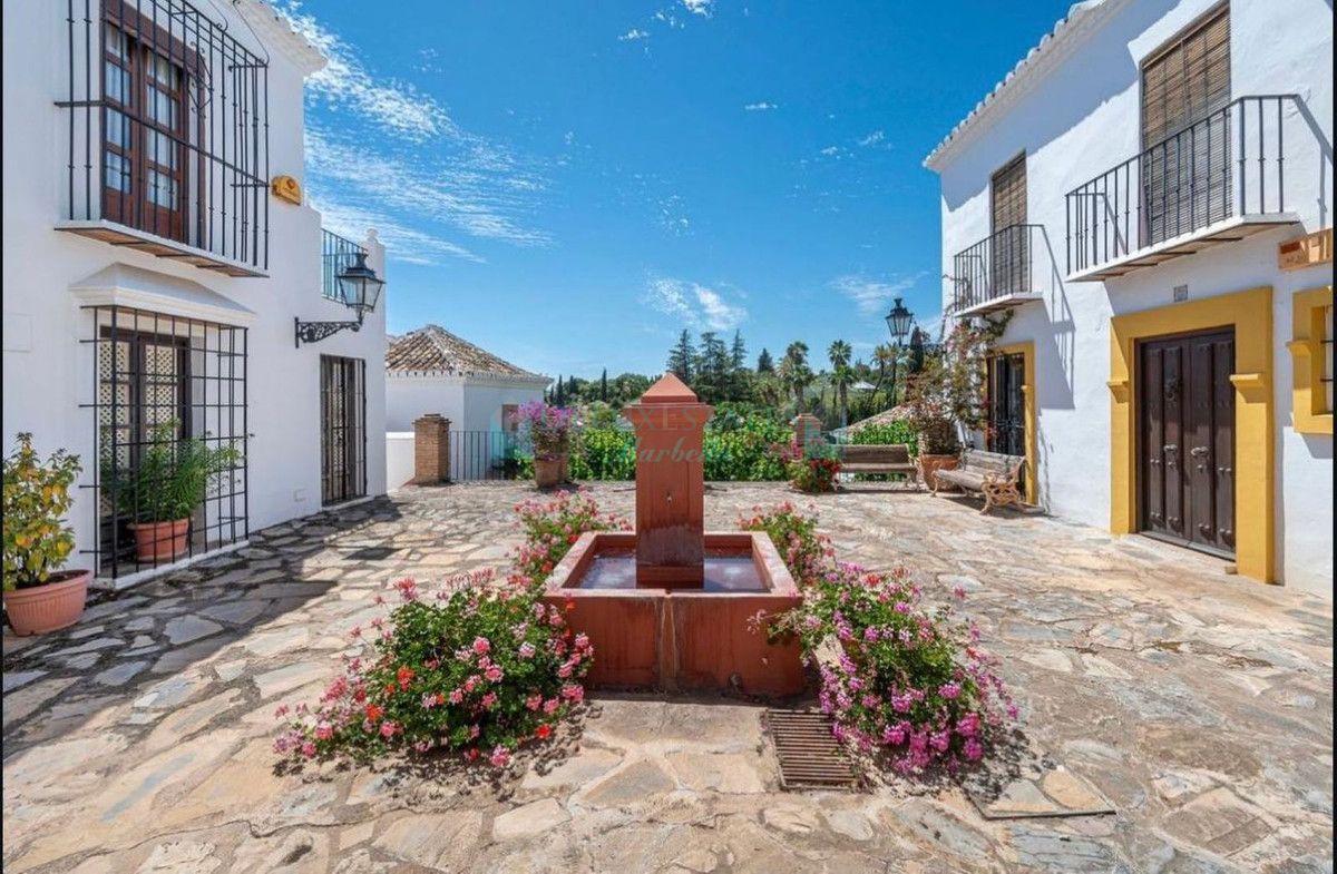 Town House for sale in Marbella Golden Mile