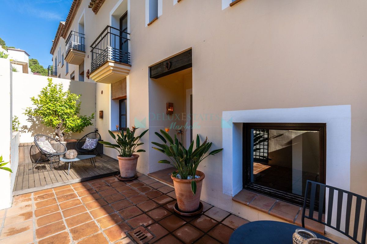 Town House for sale in Benahavis