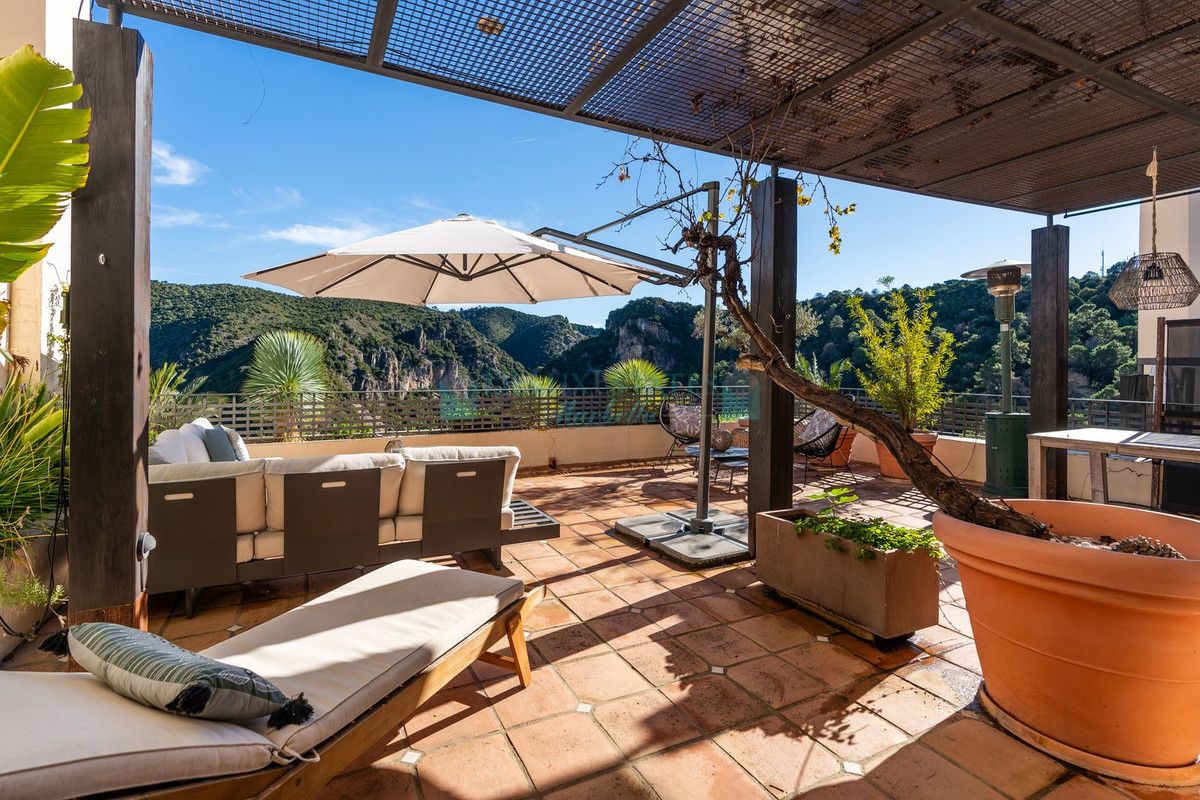 Town House for sale in Benahavis