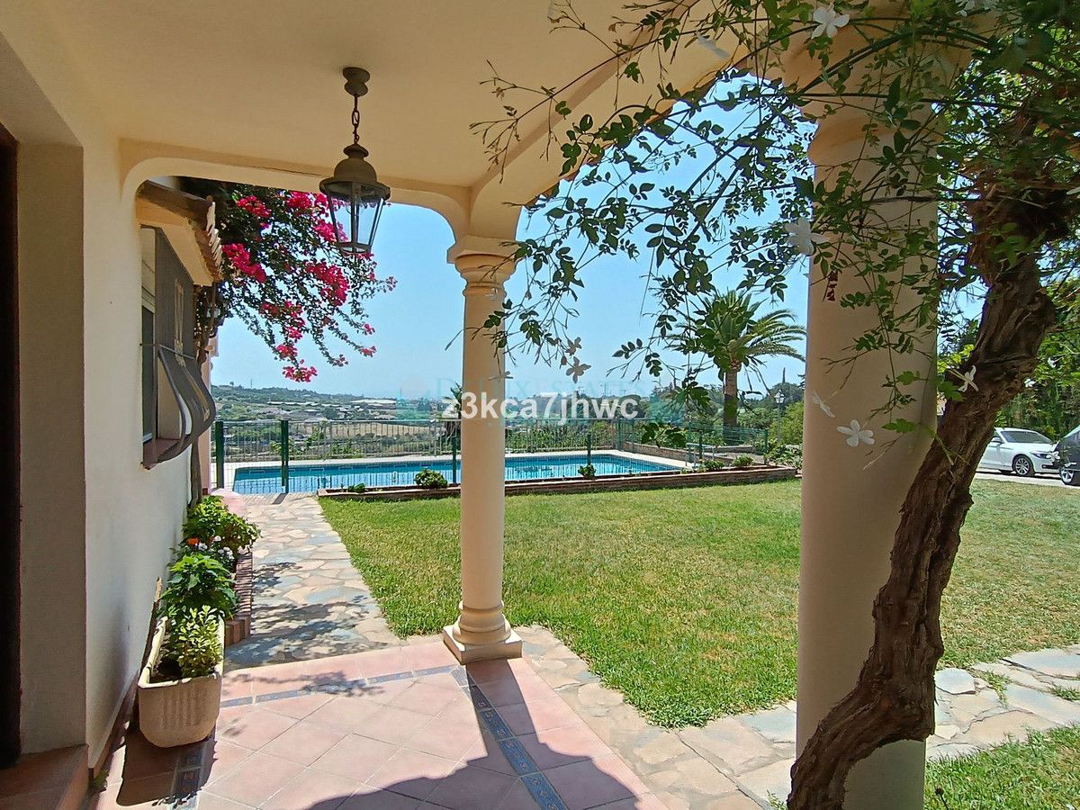 Finca for sale in Estepona