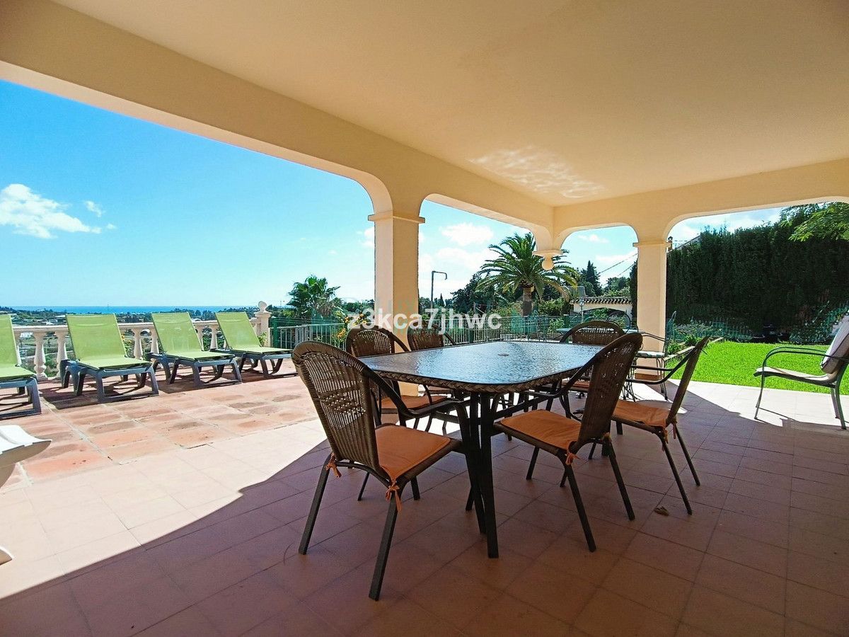 Finca for sale in Estepona