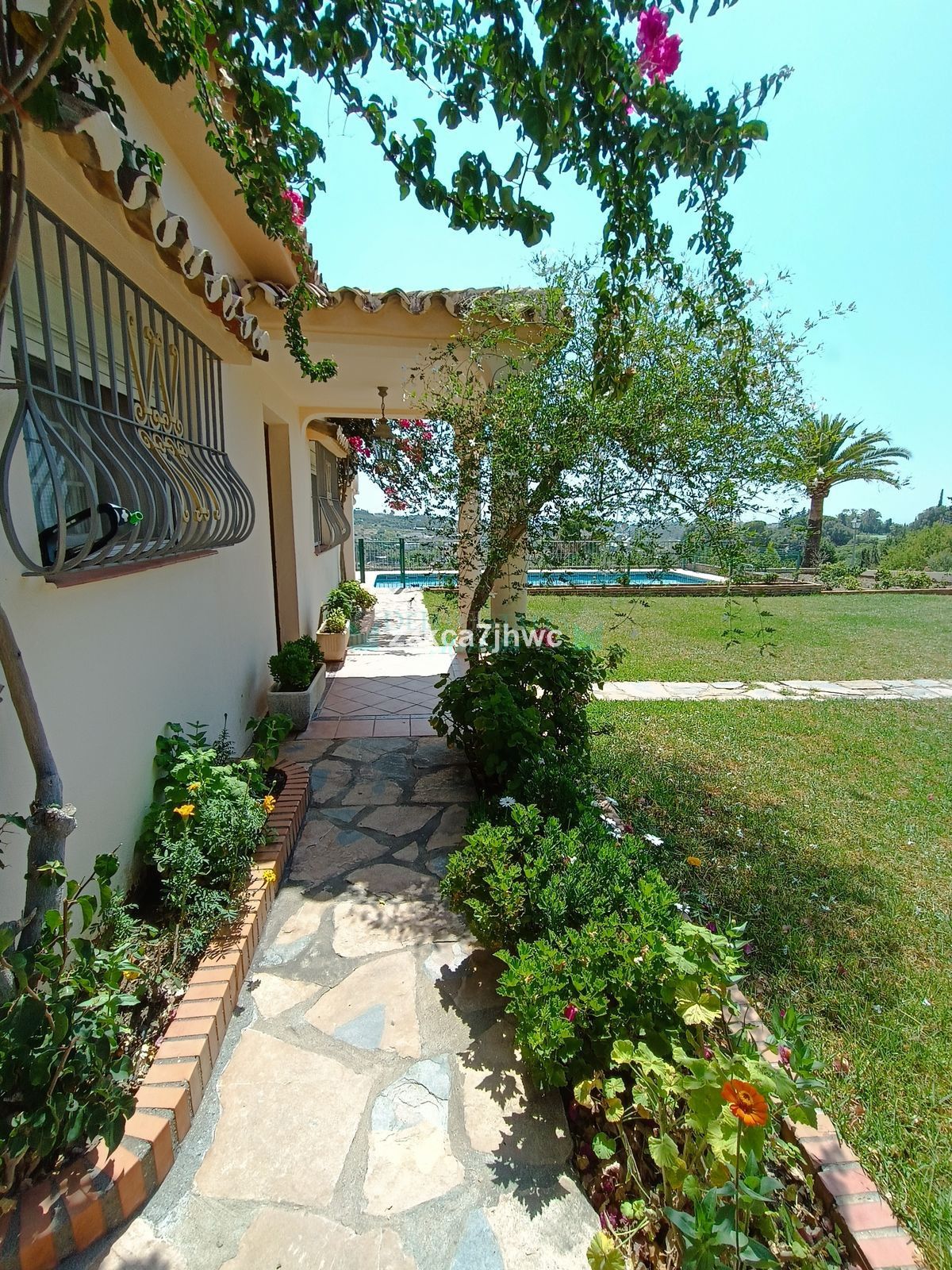 Finca for sale in Estepona