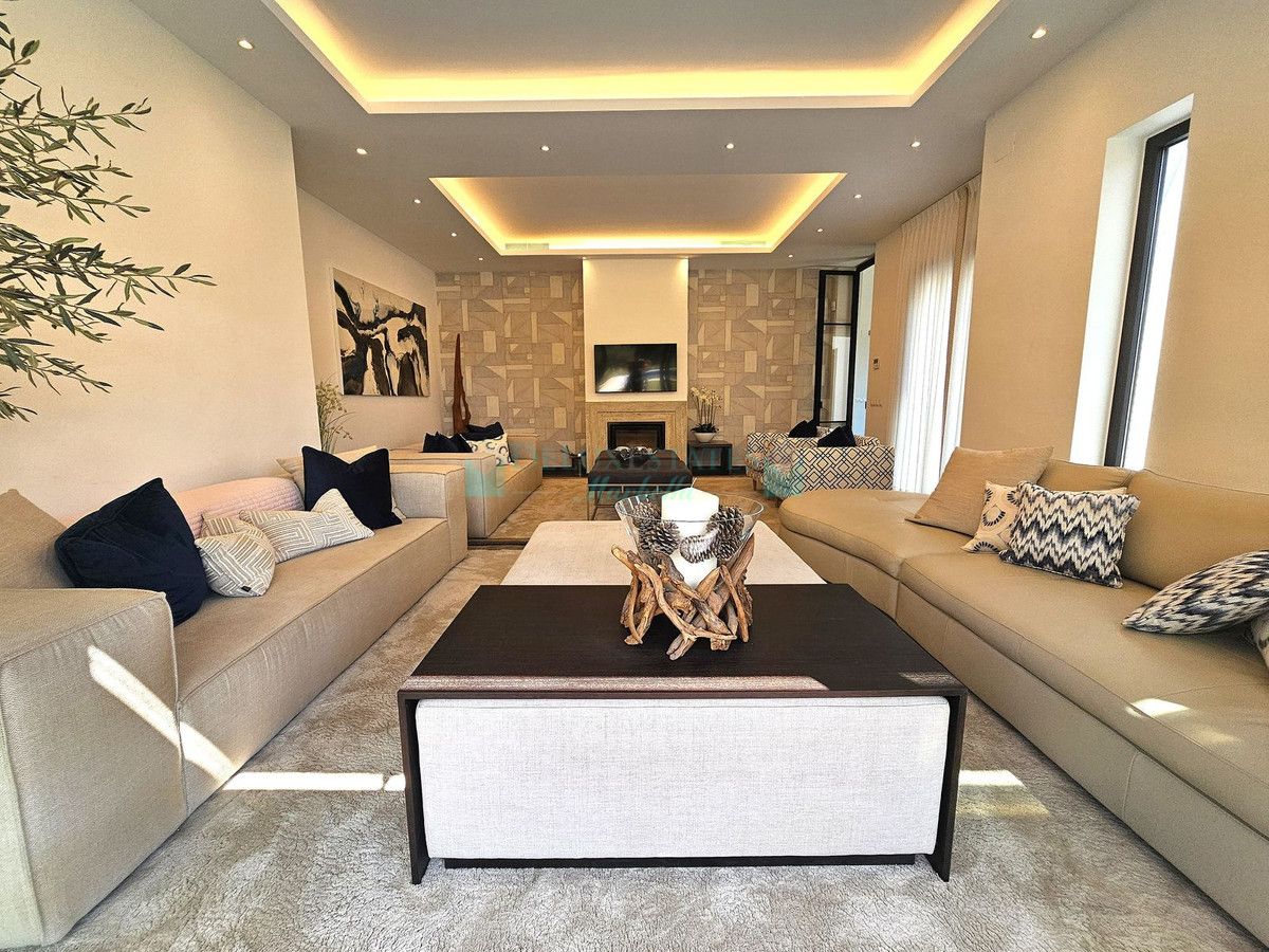 Villa for sale in Benahavis