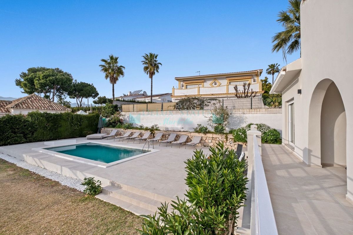 Villa en venta en Elviria, Marbella Este