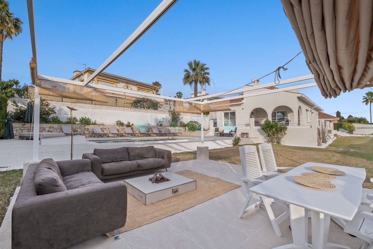 Villa en venta en Elviria, Marbella Este