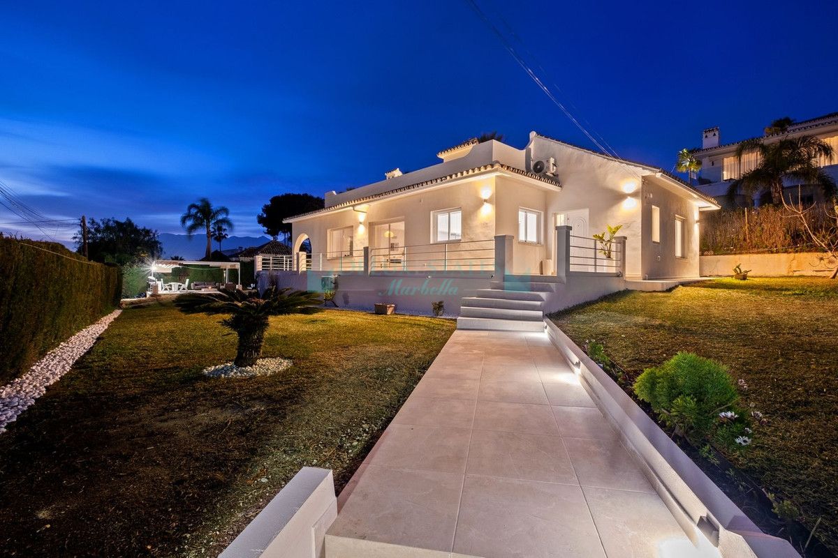 Villa en venta en Elviria, Marbella Este