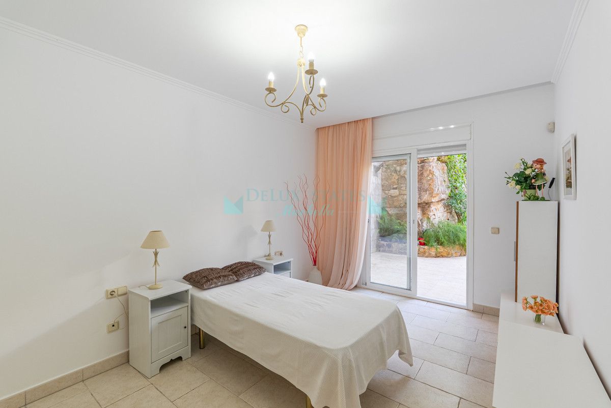 Apartamento en venta en Benahavis