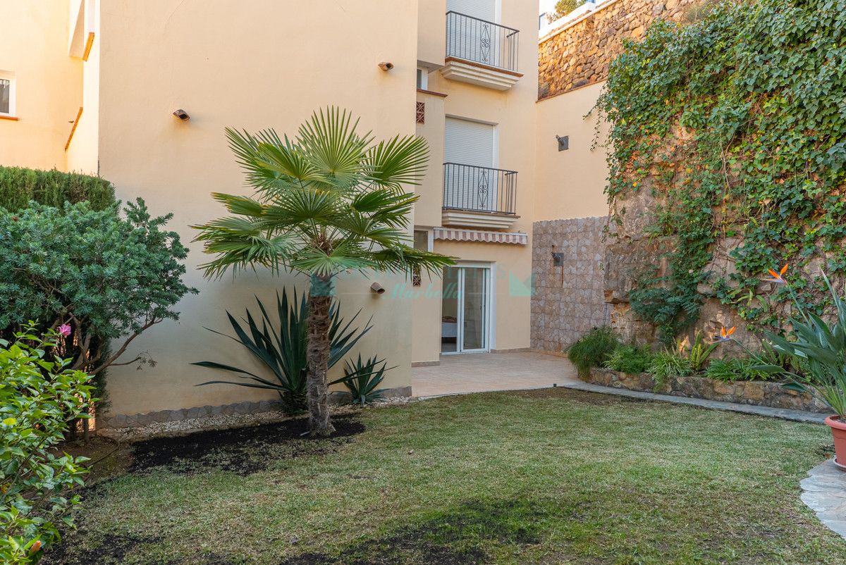 Apartamento en venta en Benahavis