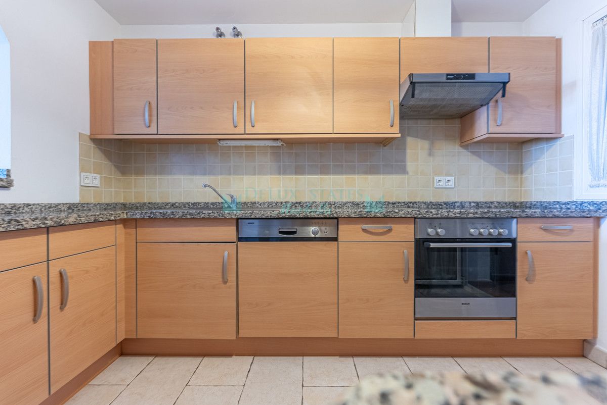 Apartamento en venta en Benahavis