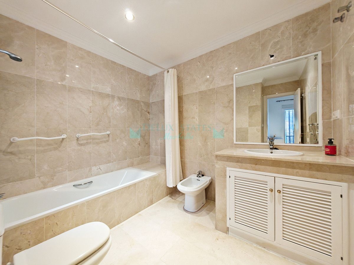 Apartamento en venta en Elviria, Marbella Este