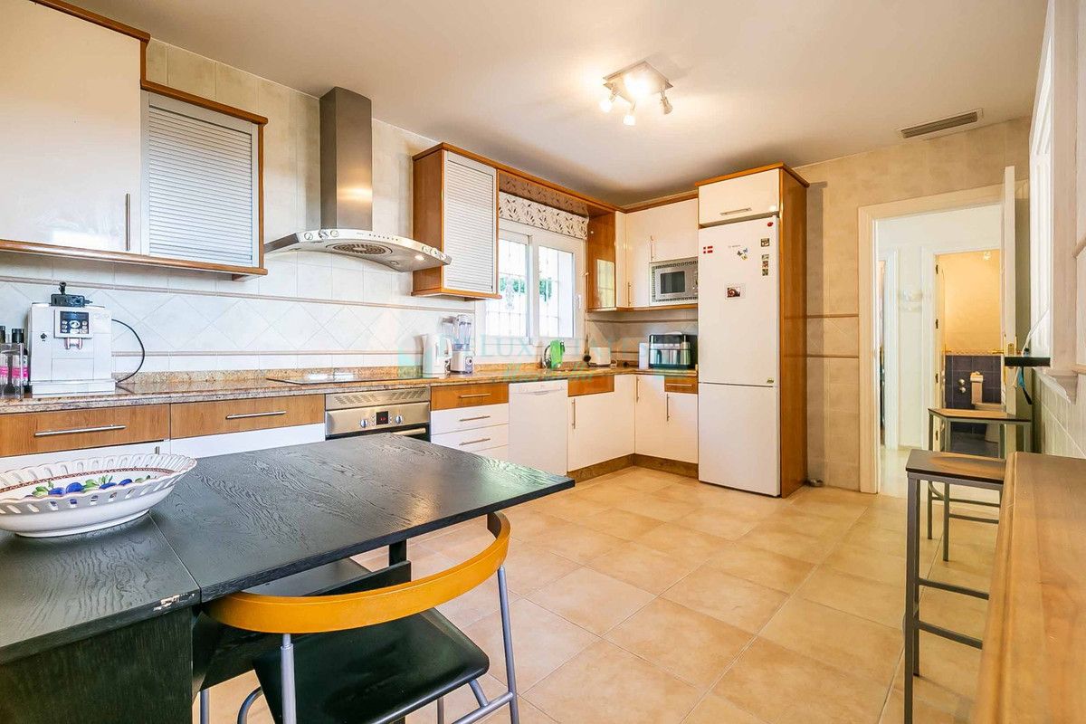 Adosado en venta en Artola, Marbella Este