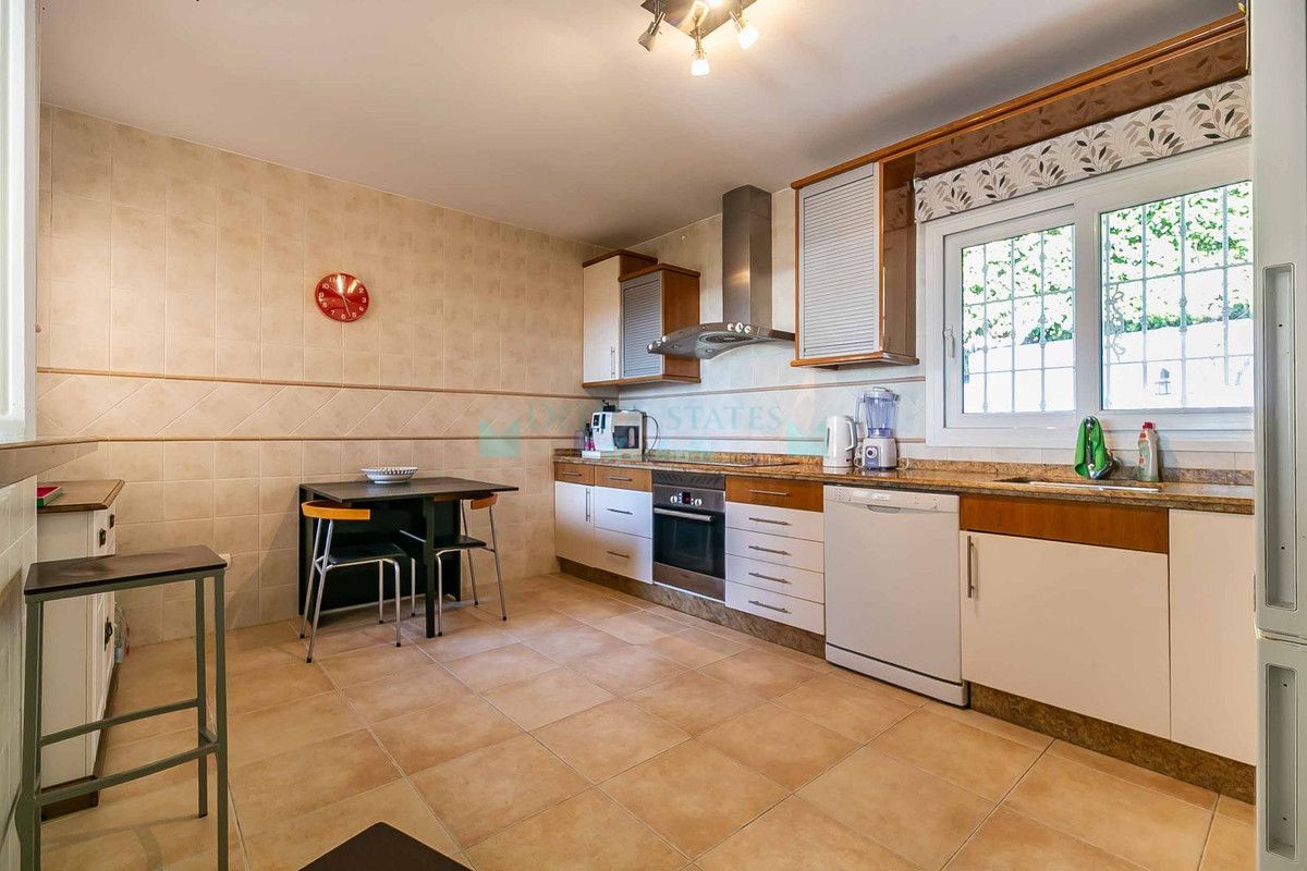 Adosado en venta en Artola, Marbella Este