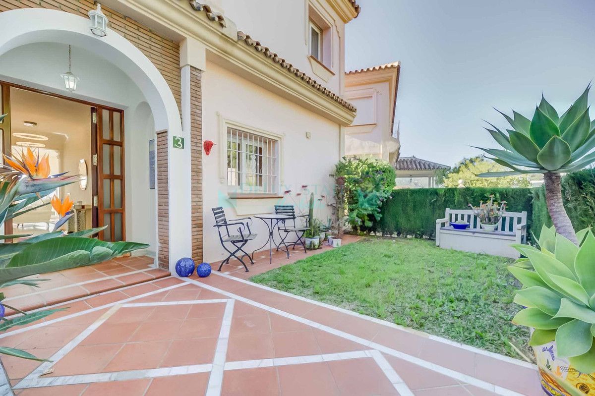 Adosado en venta en Artola, Marbella Este