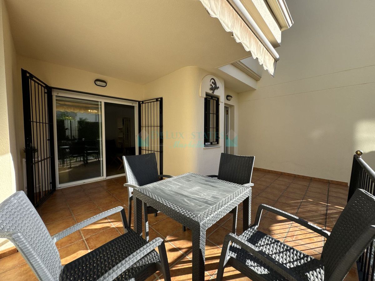 Adosado en alquiler en Las Chapas, Marbella Este