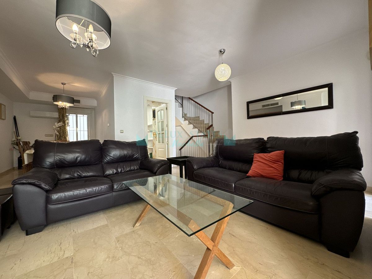 Adosado en alquiler en Las Chapas, Marbella Este