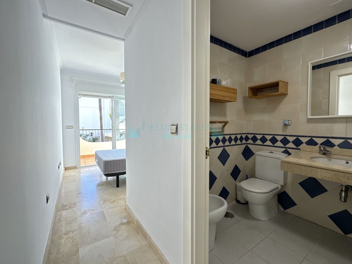 Adosado en alquiler en Las Chapas, Marbella Este