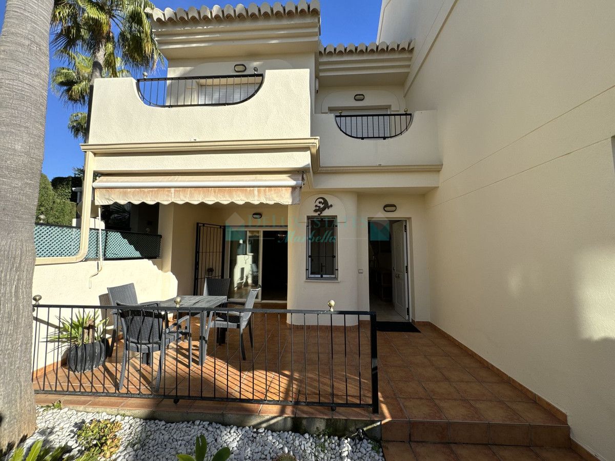 Adosado en alquiler en Las Chapas, Marbella Este