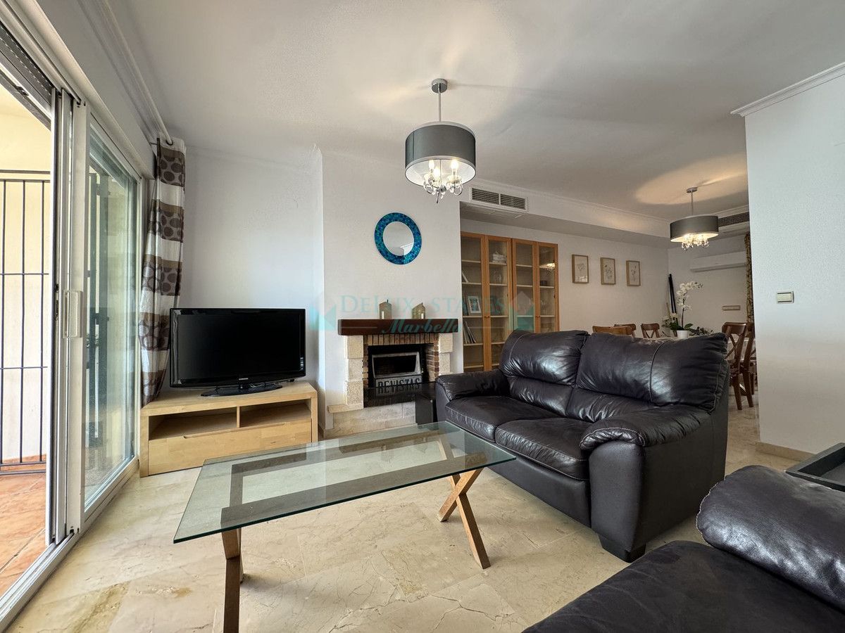 Adosado en alquiler en Las Chapas, Marbella Este