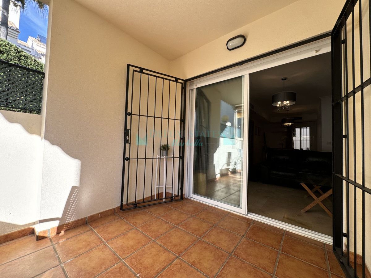 Adosado en alquiler en Las Chapas, Marbella Este