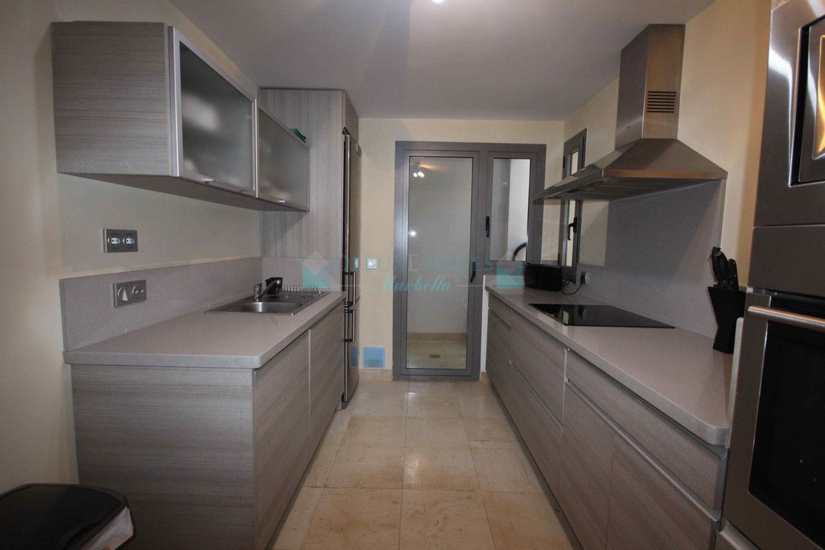 Apartment for sale in Benahavis