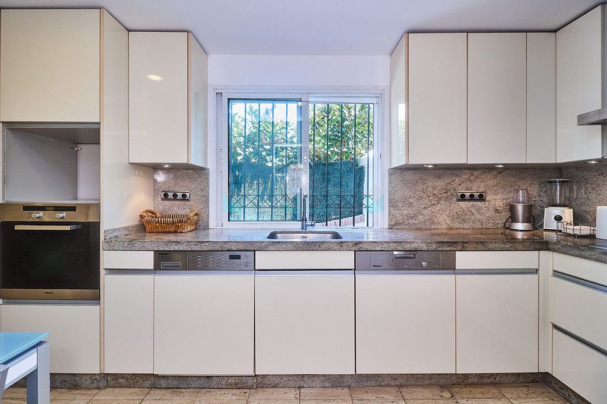 Town House for rent in Marbella