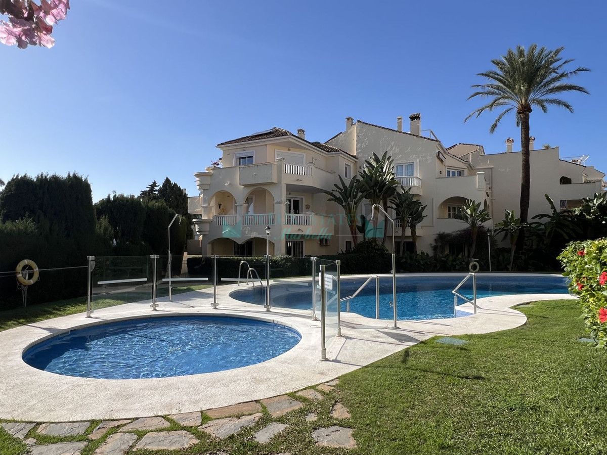 Apartamento Planta Baja en venta en El Paraiso, Estepona