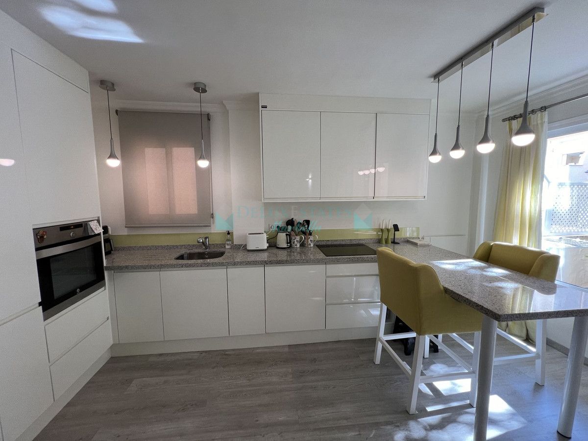 Apartamento Planta Baja en venta en El Paraiso, Estepona