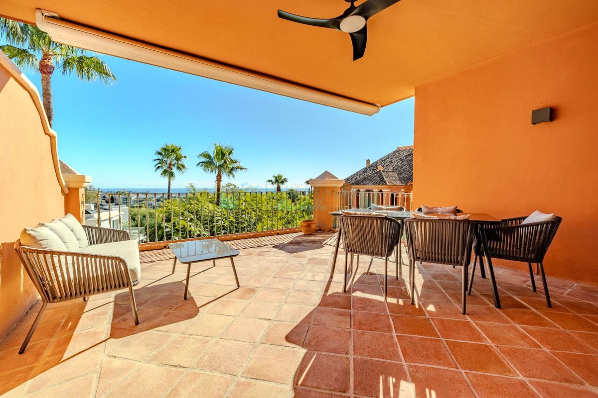 Apartamento en venta en Monte Halcones, Benahavis