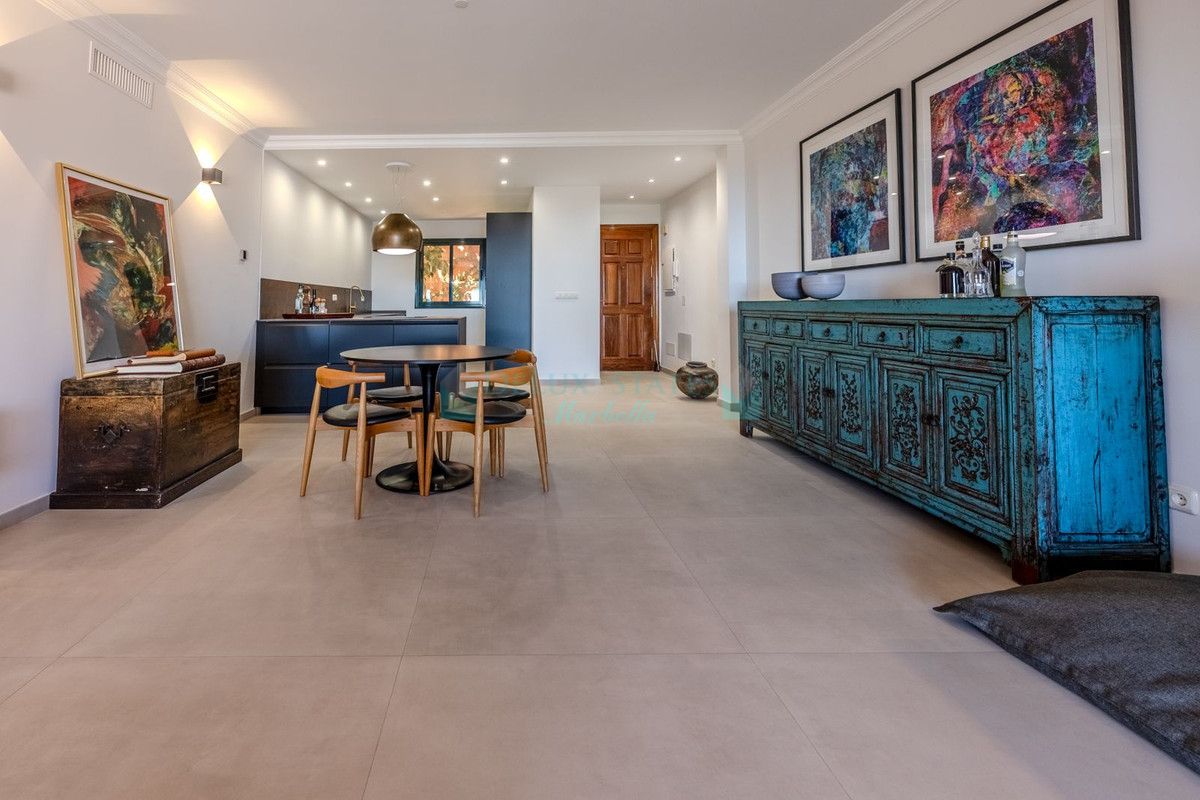 Apartamento en venta en Monte Halcones, Benahavis