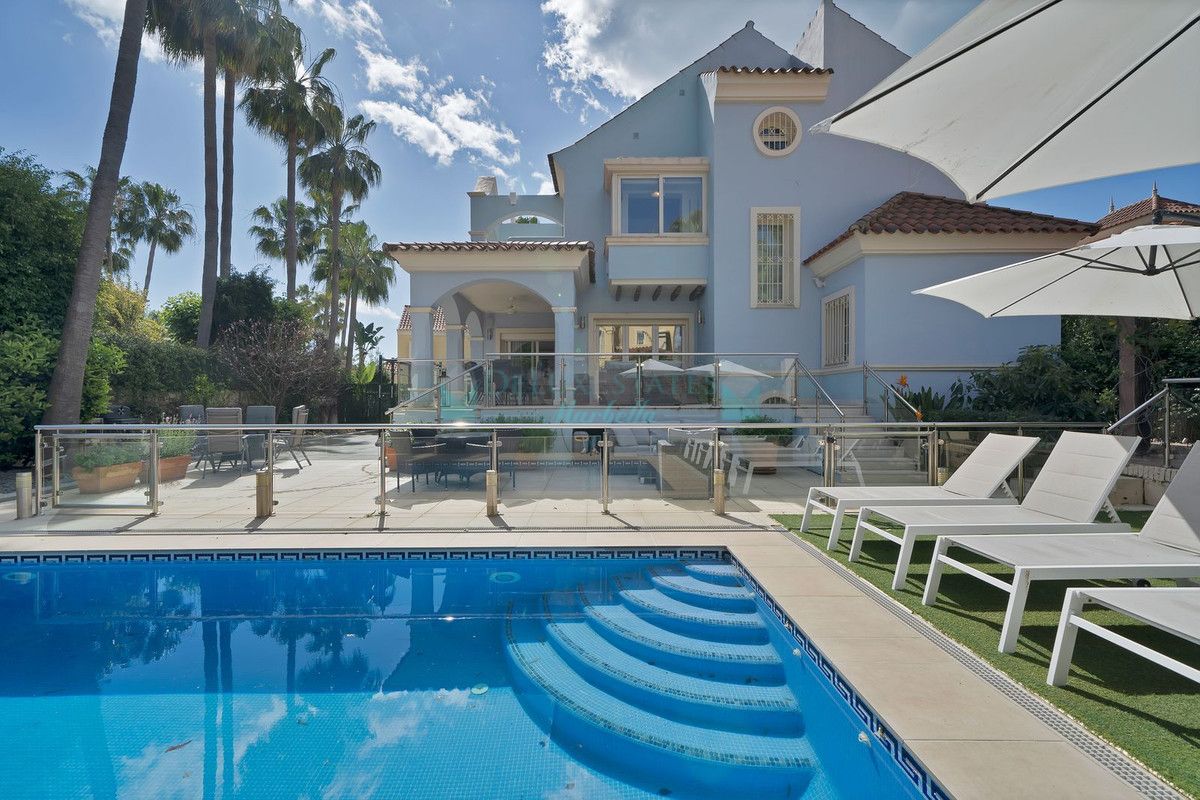 Villa for sale in Marbella - Puerto Banus