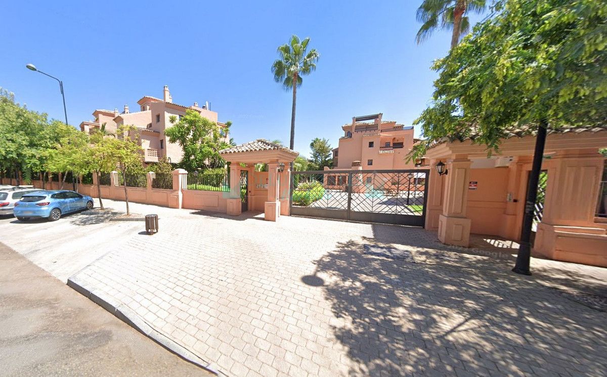 Apartamento en venta en Atalaya, Estepona