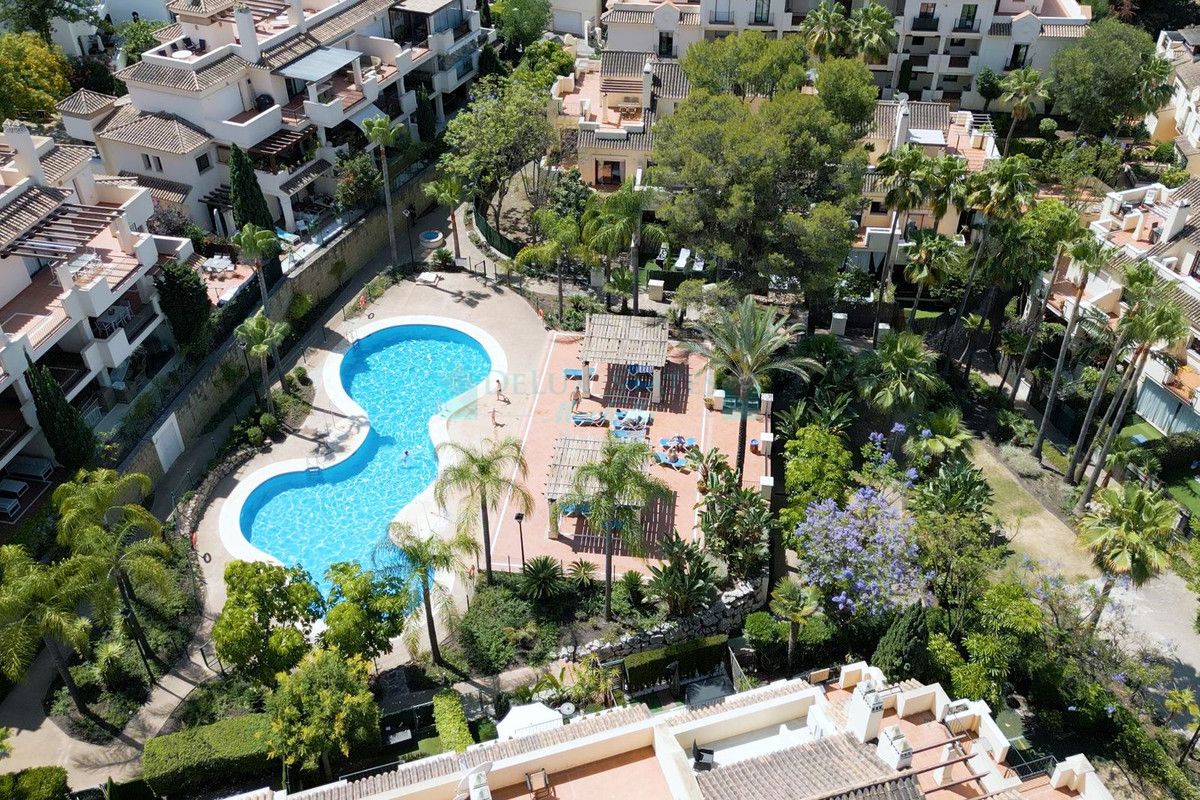 Town House for sale in Nueva Andalucia