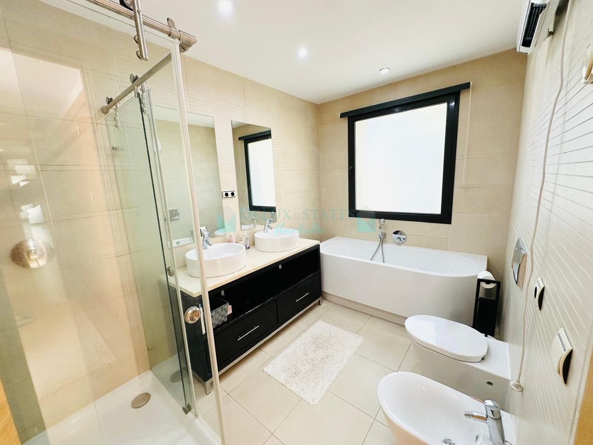 Penthouse for sale in Los Altos de los Monteros, Marbella East