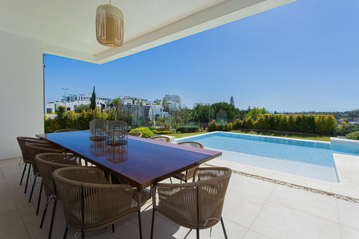 Villa for sale in Santa Clara, Marbella East