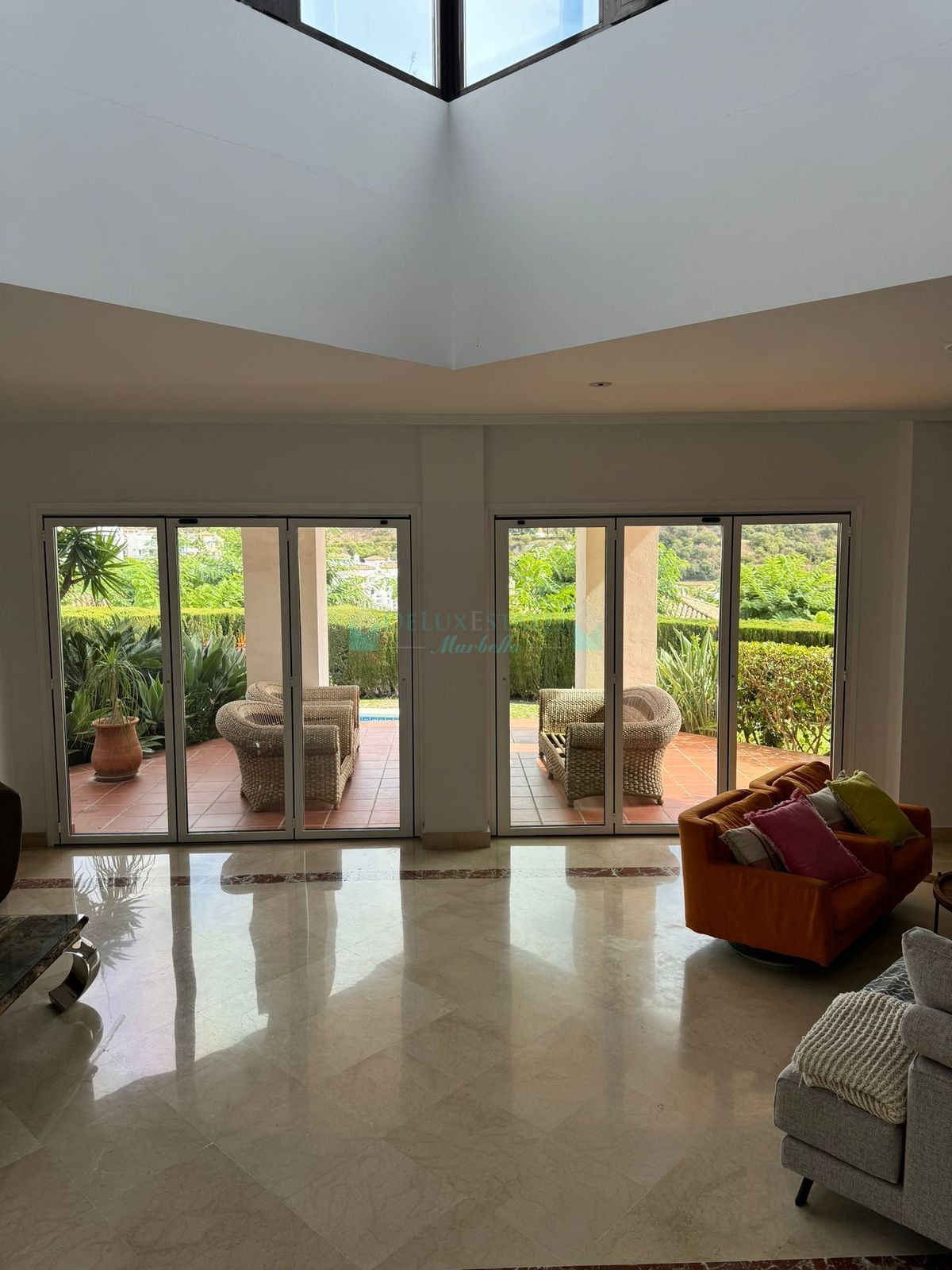 Villa for sale in Benahavis