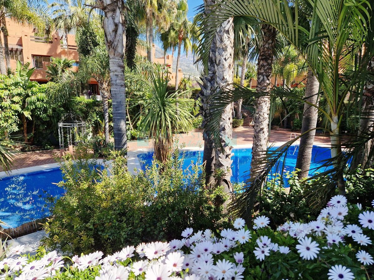 Villa Pareada en venta en Nagüeles, Marbella Golden Mile