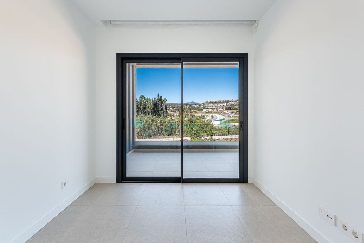 Villa Pareada en venta en Atalaya, Estepona