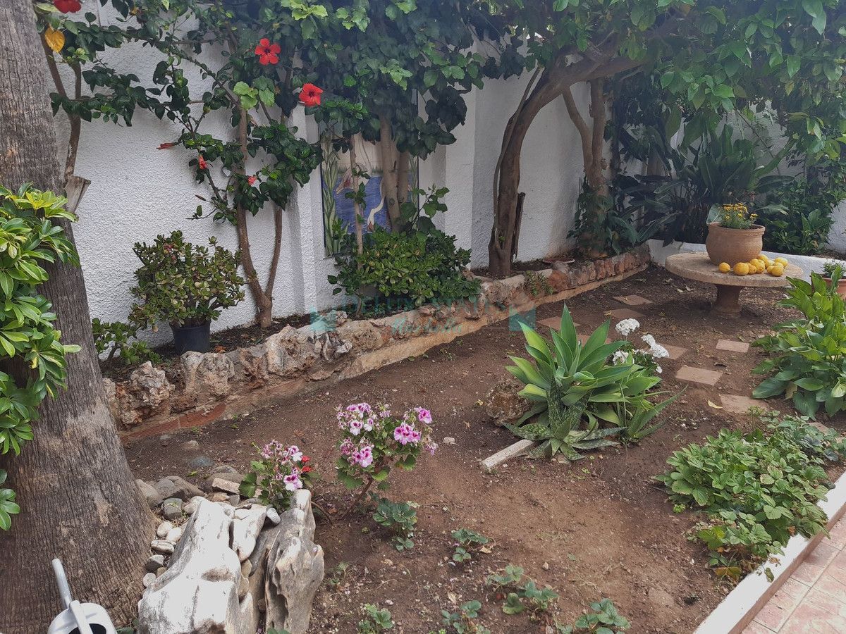 Semi Detached Villa for sale in El Rosario, Marbella East