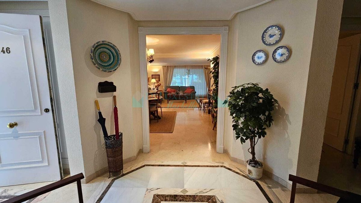 Ground Floor Apartment for sale in Estepona