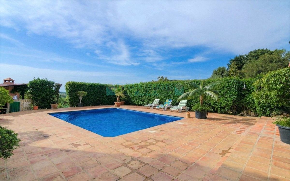 Finca en venta en Estepona