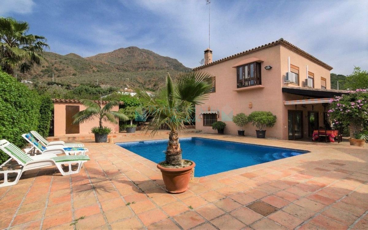 Finca en venta en Estepona