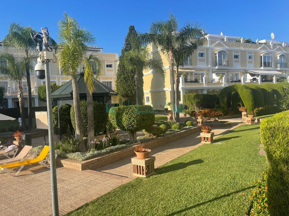 Villa for rent in Nueva Andalucia