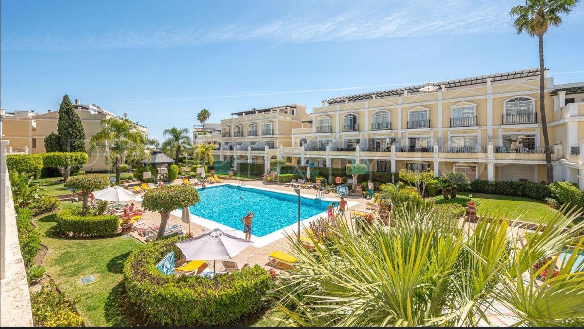 Villa for rent in Nueva Andalucia