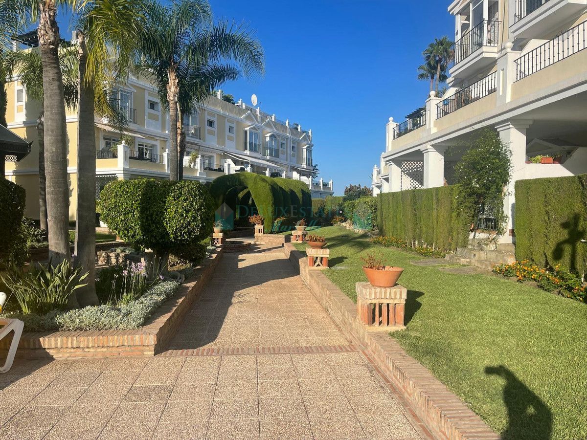 Villa for rent in Nueva Andalucia