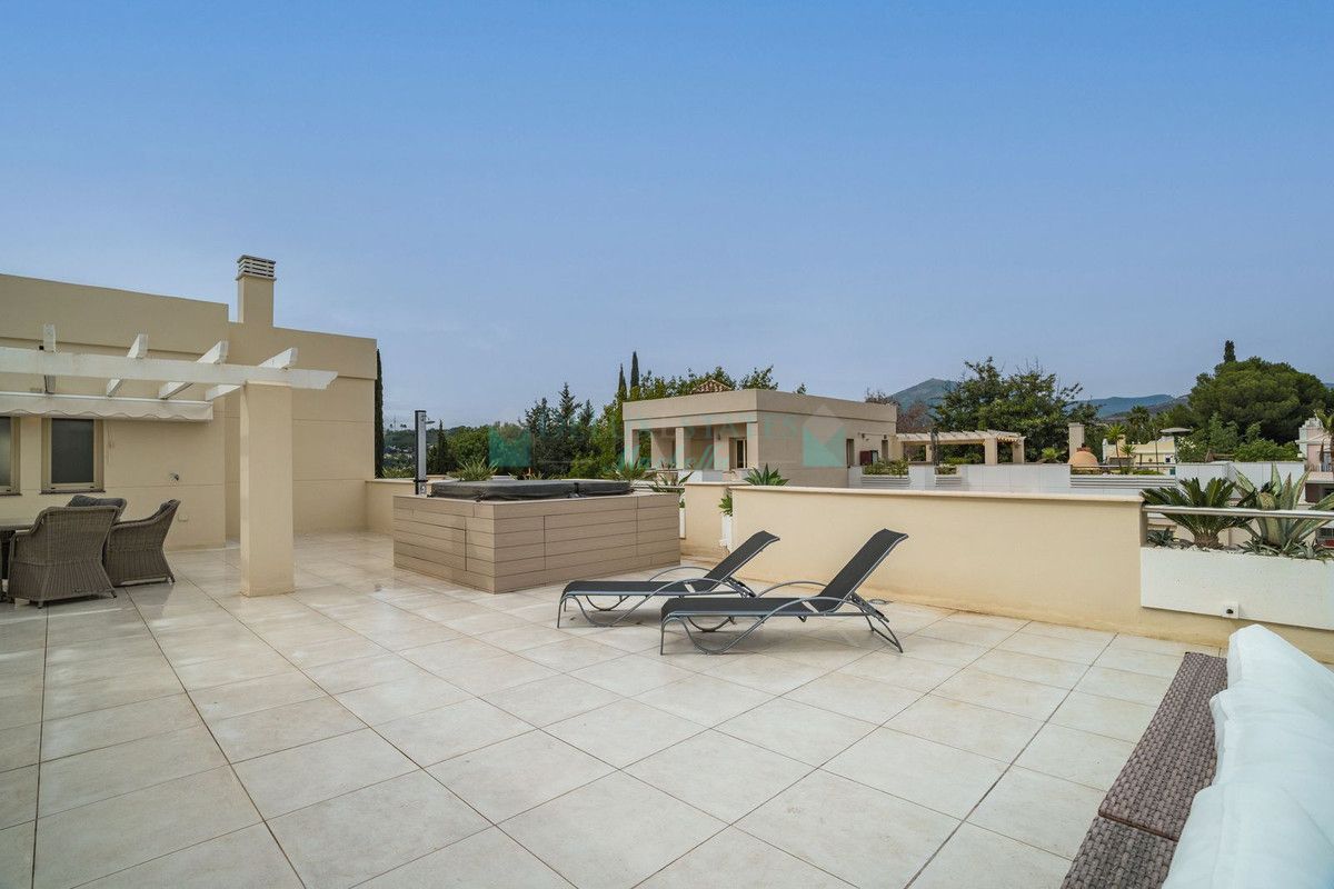 Penthouse for sale in Nueva Andalucia