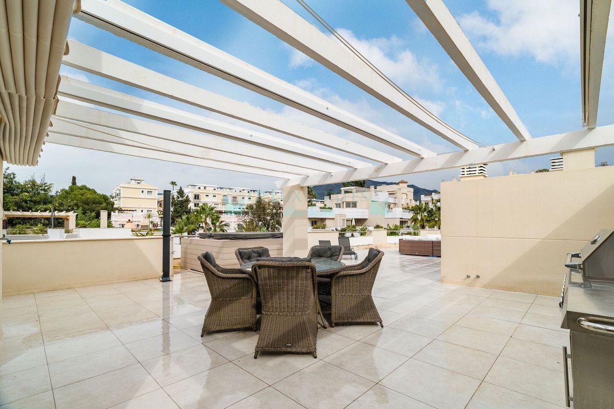 Penthouse for sale in Nueva Andalucia