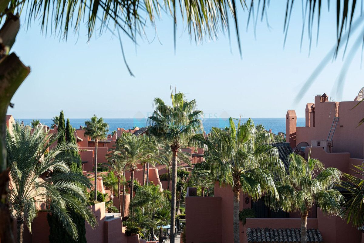 Apartment for rent in New Golden Mile, Estepona